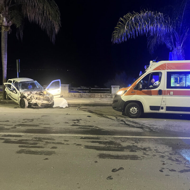 Schianto sul lungomare di Roccalumera: feriti cinque giovani, grave un 16enne