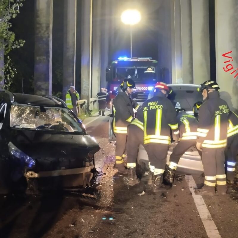 Incidente stradale sulla SS106 a Copanello di Stalettì: due persone estratte dalle lamiere