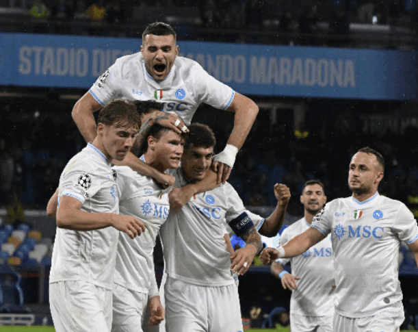 Champions, che notte per le italiane! David rilancia la Juve nel recupero, Napoli in scioltezza sul Qarabag