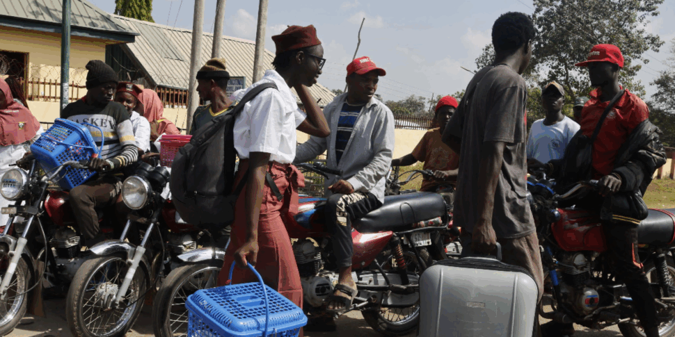 Nigeria, cinquanta studenti fuggono ai rapitori e tornano dai genitori
