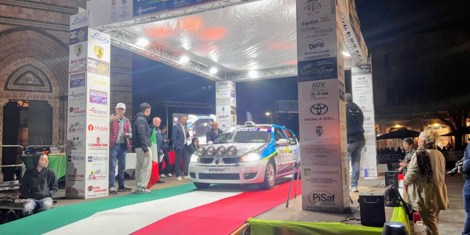 Bagno di folla per la partenza del 22° Rally Tirreno-Messina: annullata la PS2 “Reginella"