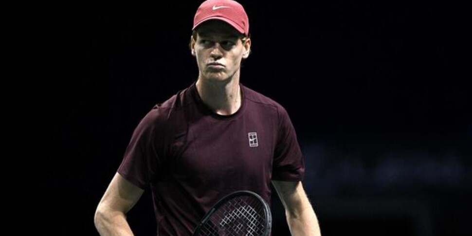 Atp 1000 Parigi Bercy, Sinner travolge Zverev (6 0, 6 1) e vola in finale Atp 1000 Parigi Bercy, Sinner travolge Zverev (6 0, 6 1) e vola in finale