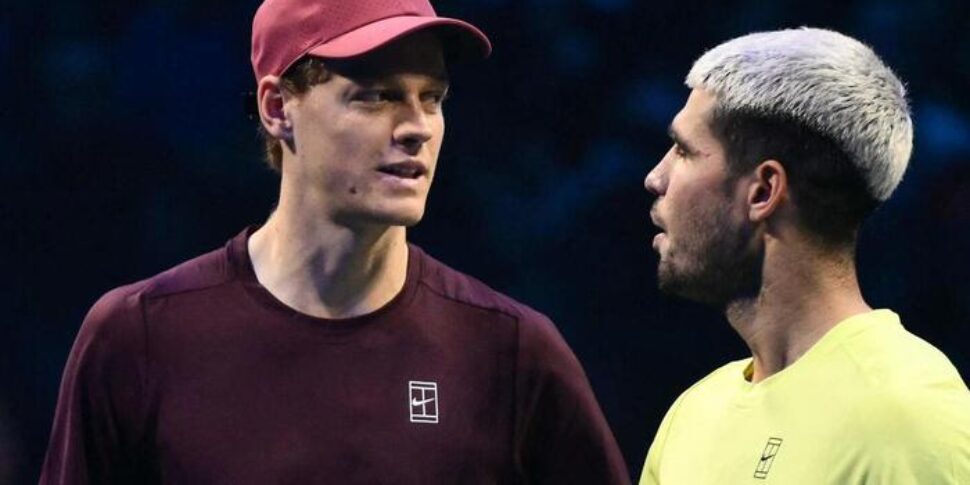 Atp Finals Torino, il match dei "Maestri": la classe di Alcaraz contro la potenza di Sinner. Equilibrio, match in parità: 3 3. Sul 2 1 problemi per uno spettatore e match interrotto per qualche minuto DIRETTA Atp Finals Torino, il match dei "Maestri": la classe di Alcaraz contro la potenza di Sinner. Equilibrio, match in parità: 3 3. Sul 2 1 problemi per uno spettatore e match interrotto per qualche minuto DIRETTA