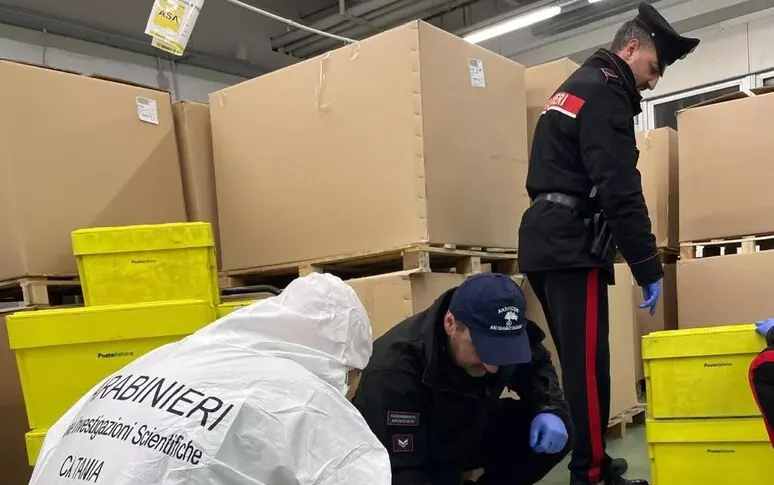 https://assets.gazzettadelsud.it/2025/12/Falso-pacco-bomba-a-Catania-artificieri-774x485.webp