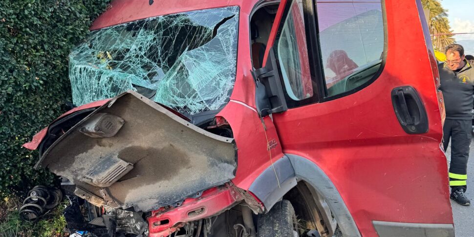 Incidente sulla Statale 18 tra Pizzo e Lamezia, scontro frontale tra ...