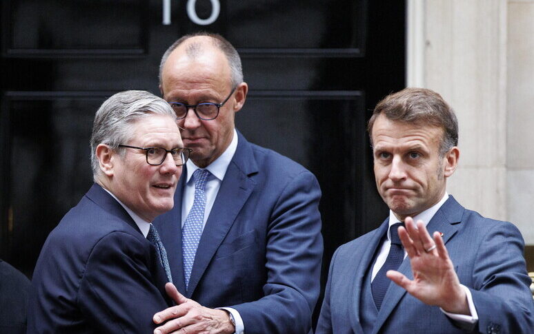 I leader europei Macron, Merz e Starmer a colloquio con Trump: “Intensificati gli sforzi per una pace durevole in Ucraina” I leader europei Macron, Merz e Starmer a colloquio con Trump: “Intensificati gli sforzi per una pace durevole in Ucraina”