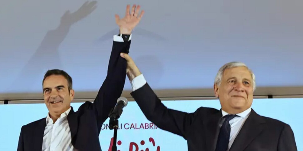 https://assets.gazzettadelsud.it/2025/12/Occhiuto-e-Tajani-scaled-970x485-1765626878.jpg