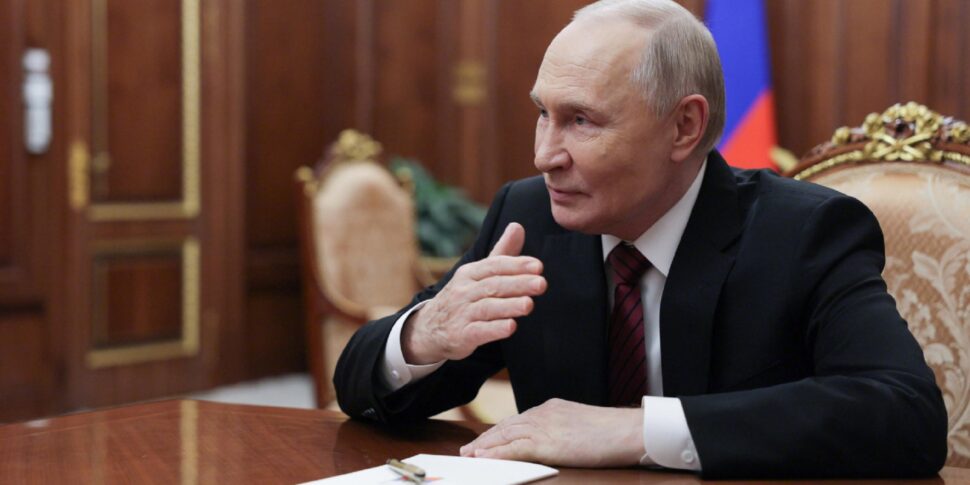 Mosca rilancia il negoziato con Washington ma minaccia l’Ue: “I peacekeeper saranno obiettivi legittimi” Mosca rilancia il negoziato con Washington ma minaccia l’Ue: “I peacekeeper saranno obiettivi legittimi”