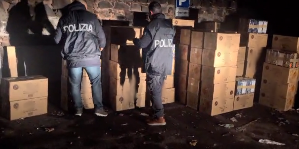 Trasportava due tonnellate di fuochi d