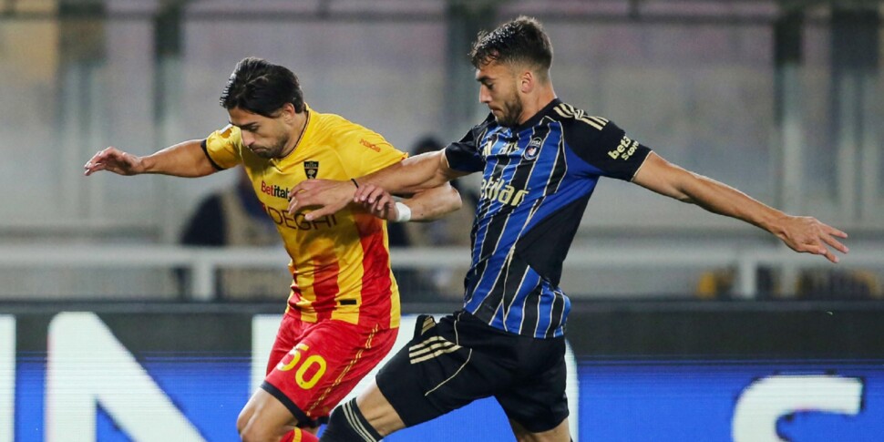 https://assets.gazzettadelsud.it/2025/12/US-Lecces-Santiago-Pierotti-L-and-Pisa-SC-Simone-Canestrelli-R-in-action-during-the-Italian-Serie-A-soccer-match-US-Lecce-Pisa-SC-at-the-Via-del-Mare-stadium-in-Lecce-970x485-1765576484.jpg