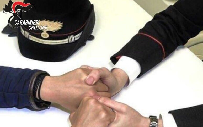 due giorni di sequestro e botte col bastone chiodato la fuga disperata di mamma e bimbo grazie carabinieri da Gazzettadelsud.it due giorni di sequestro e botte col bastone chiodato la fuga disperata di mamma e bimbo grazie carabinieri