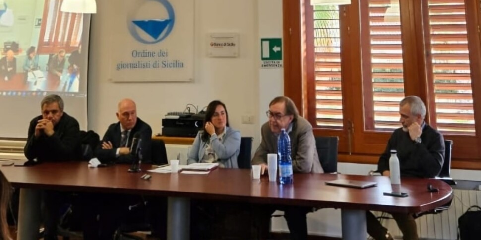 Transizione energetica in Sicilia: giornalisti a confronto tra dati, sfide e disinformazione a Palermo