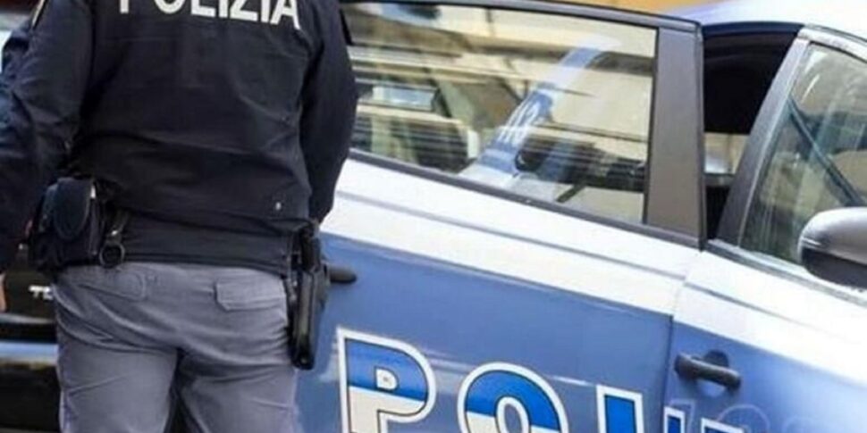 tre ragazzi inseguiti dalla polizia e arrestati a palermo avevano droga e una pistola da Feedpress.me tre ragazzi inseguiti dalla polizia e arrestati a palermo avevano droga e una pistola