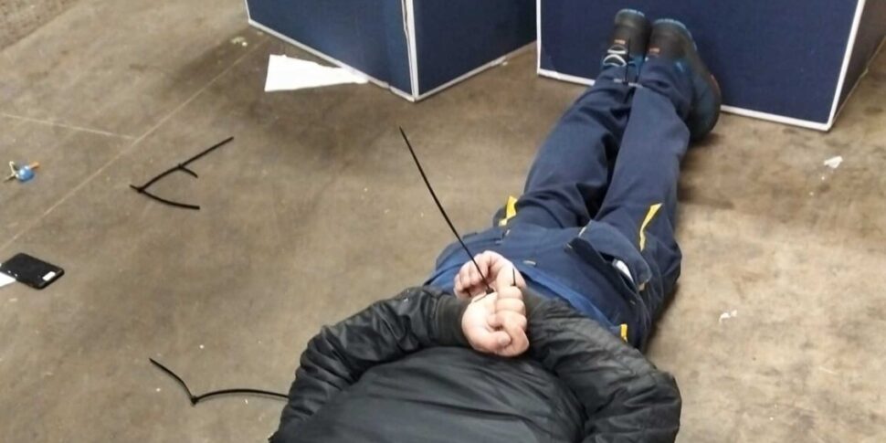 rapina violenta all8217alba all eurospin di catania due dipendenti sequestrati e picchiati da Feedpress.me rapina violenta all8217alba all eurospin di catania due dipendenti sequestrati e picchiati