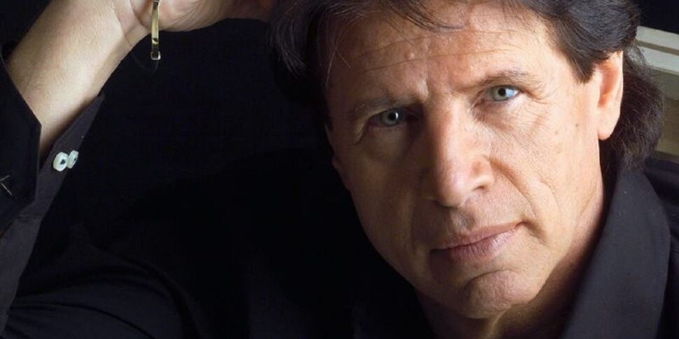 È morto Sandro Giacobbe: addio al cantautore di "Gli occhi di tua madre". Aveva 75 anni