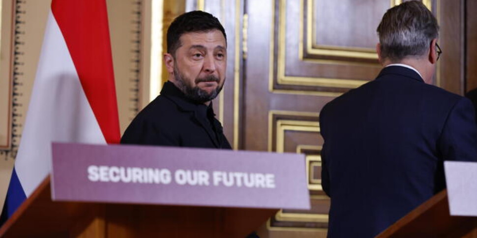 Zelensky a Londra per il vertice con Starmer, Macron e Merz. Domani a Roma da Meloni