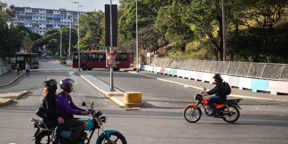 trump caracas ci consegner224 30 50mln di barili di petrolio terrore e silenzio dopo il raid americano non cambia niente paura anche di usare il cellulare da Feedpress.me trump caracas ci consegner224 30 50mln di barili di petrolio terrore e silenzio dopo il raid americano non cambia niente paura anche di usare il cellulare