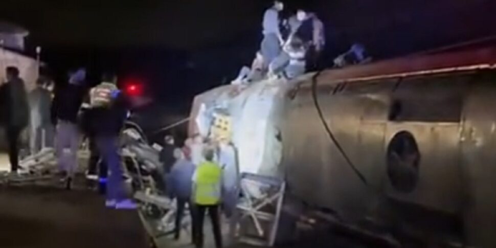 Scontro tra due treni in Andalusia: due vittime e traffico sospeso