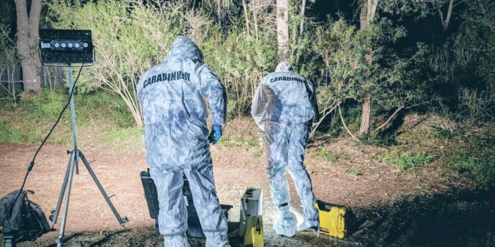 https://assets.gazzettadelsud.it/2026/01/E-giallo-a-Carbonia-nel-Sulcis-dopo-il-ritrovamento-nella-notte-del-cadavere-di-un-53enne-nel-parco-di-Rosmarino-970x485.jpg