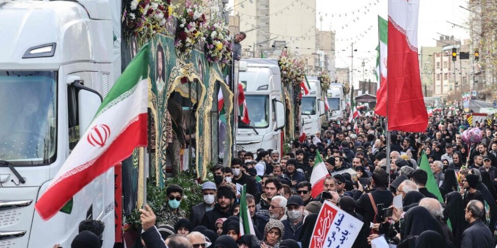 Pugno duro di Teheran: "Pasdaran nelle case delle vittime". Il regime sfida Trump: "Processi rapidi". Si teme un