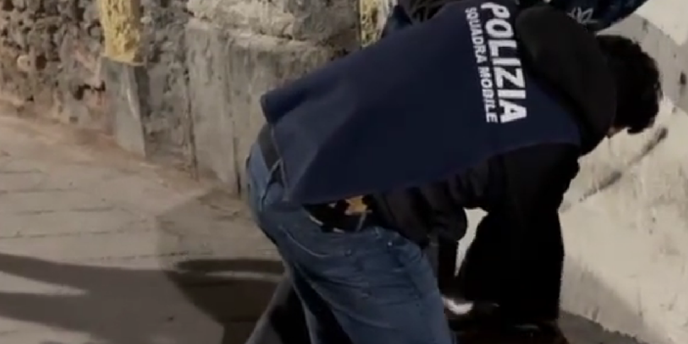 droga a catania disarticolata la piazza di spaccio di san berillo 8 arresti da Feedpress.me droga a catania disarticolata la piazza di spaccio di san berillo 8 arresti