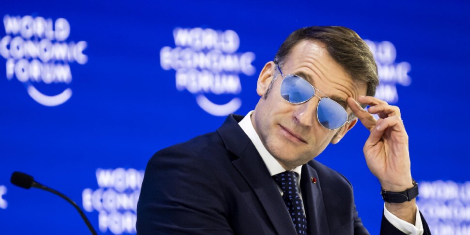A ruba gli occhiali "Top Gun" di Macron, la casa madre è italiana A ruba gli occhiali "Top Gun" di Macron, la casa madre è italiana