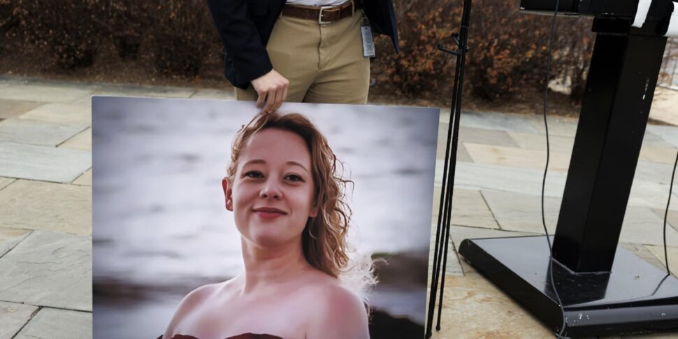 Renee Good "uccisa a Minneapolis era viva quando l