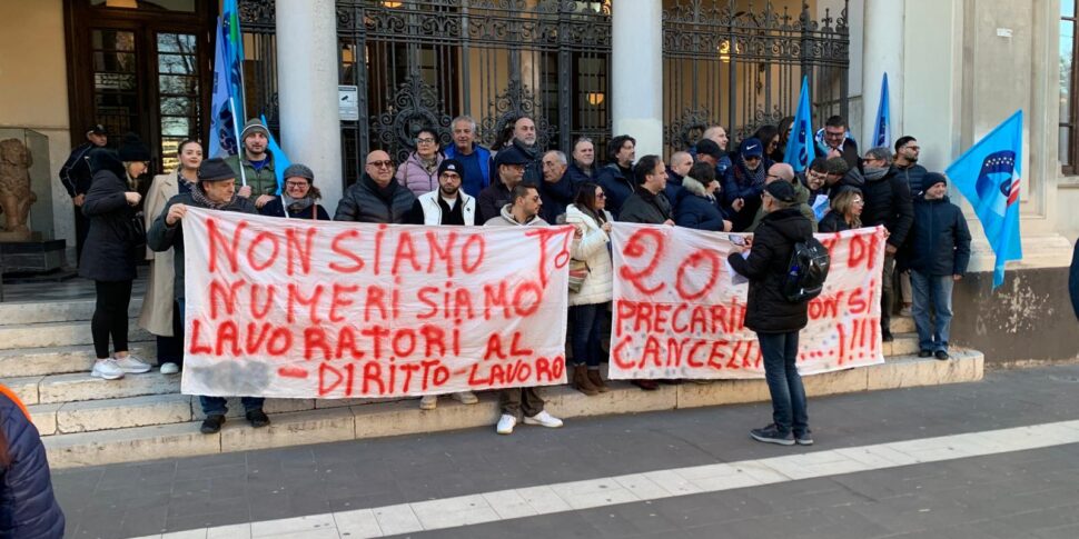 crisi servizi peloritani sit in a messina per chiedere la gestione in house da Feedpress.me crisi servizi peloritani sit in a messina per chiedere la gestione in house