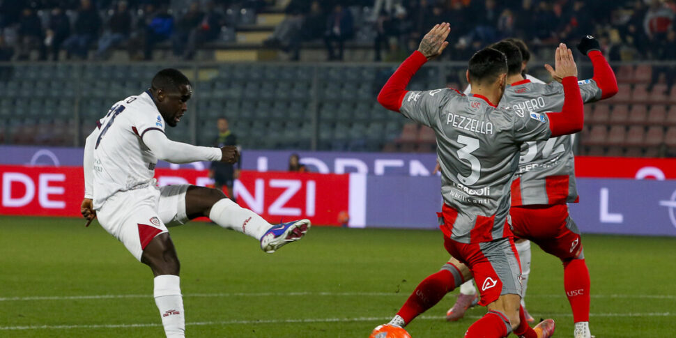https://assets.gazzettadelsud.it/2026/01/cremonese-cagliari-970x485.jpg