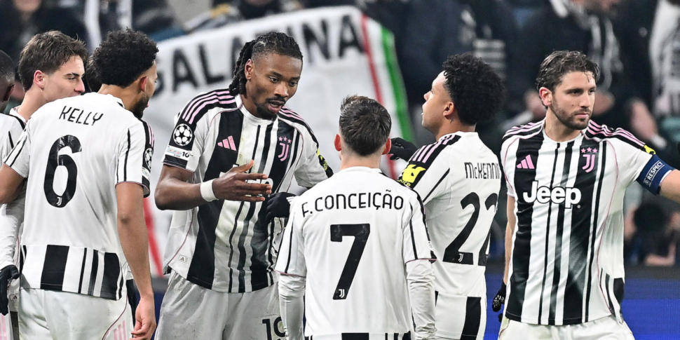 Champions, la Juve batte il Benfica di Mou (2 0) e sogna la Top Eight. Tracollo dell Champions, la Juve batte il Benfica di Mou (2 0) e sogna la Top Eight. Tracollo dell