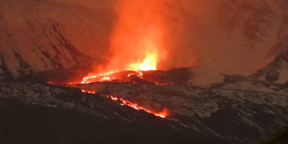 etna fronti lavici sovrapposti il pi249 avanzato 232 a quota 1860 metri da Feedpress.me etna fronti lavici sovrapposti il pi249 avanzato 232 a quota 1860 metri