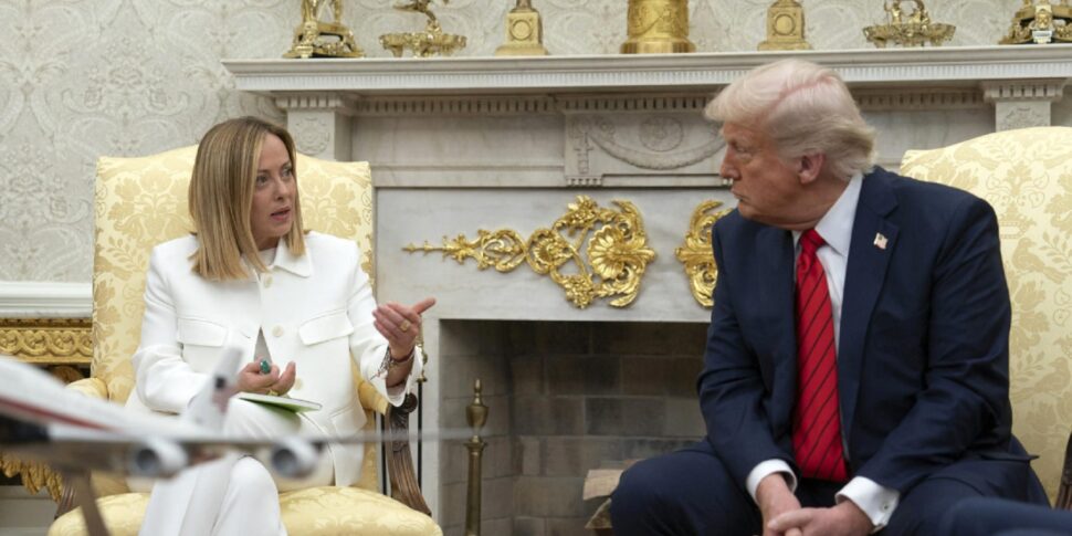 https://assets.gazzettadelsud.it/2026/01/meloni-e-Trump-970x485.jpg