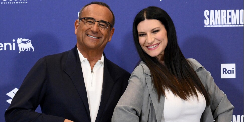 https://assets.gazzettadelsud.it/2026/02/Carlo-Conti-e-Laura-Pausini-a-Sanremo-970x485-1771862048.jpg
