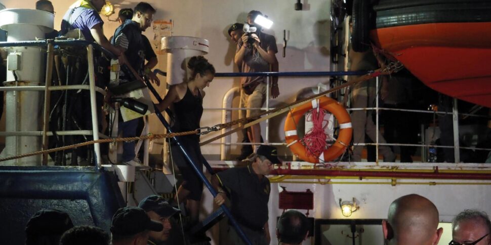 caso carola rackete lo stato dovr224 pagare 76mila euro di risarcimento per il sequestro della sea watch da Feedpress.me caso carola rackete lo stato dovr224 pagare 76mila euro di risarcimento per il sequestro della sea watch