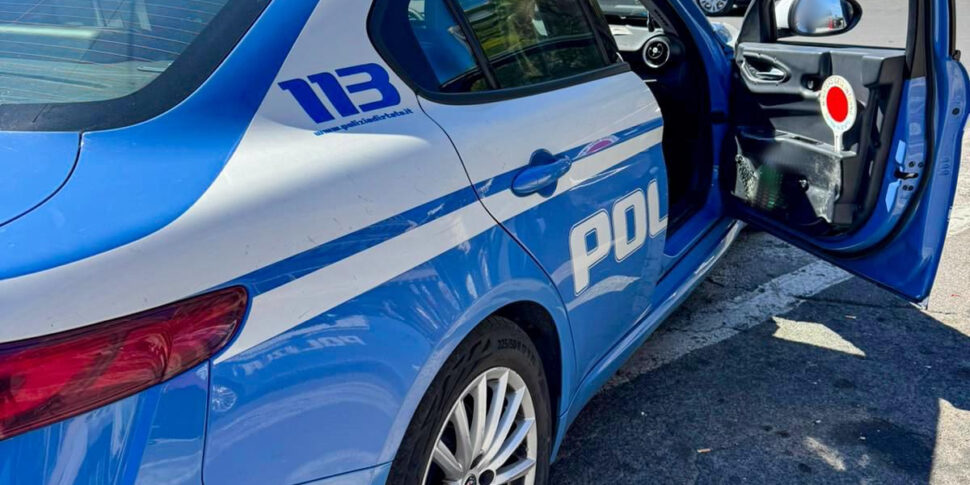 https://assets.gazzettadelsud.it/2026/02/GUIDA-SENZA-PATENTE-ED-ASSICURAZIONE-FUGGE-A-TUTTA-VELOCITA-E-INVESTE-UN-POLIZIOTTO-PREGIUDICATO-34ENNE-ARRESTATO-DALLA-POLIZIA-DI-STATO-970x485.jpg