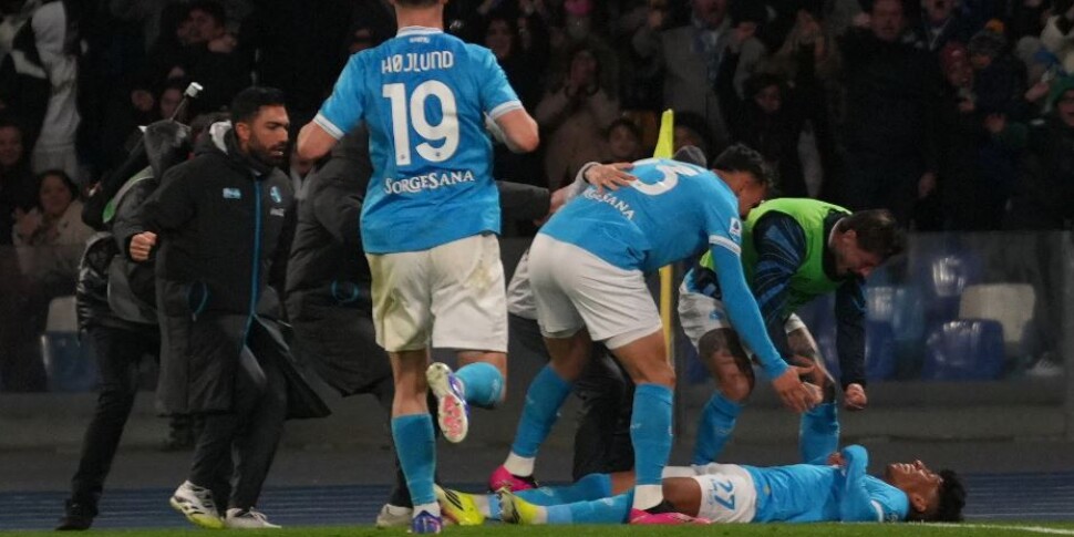 Un grande Malen non basta alla Roma, Allisson regala il pari al Napoli