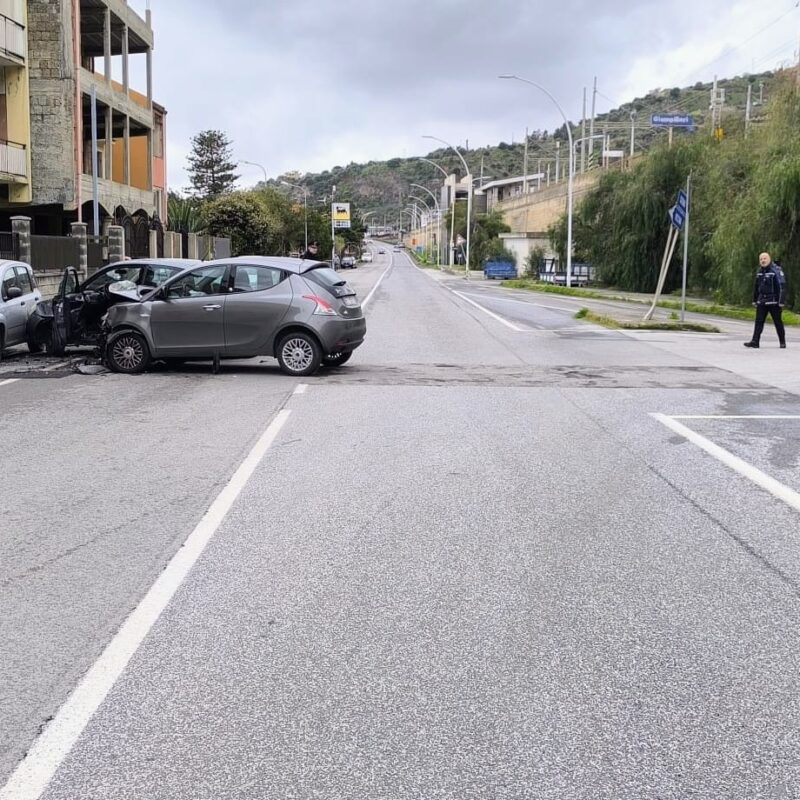 Incidente sulla statale 114 a Messina: violenta carambola tra due auto ...