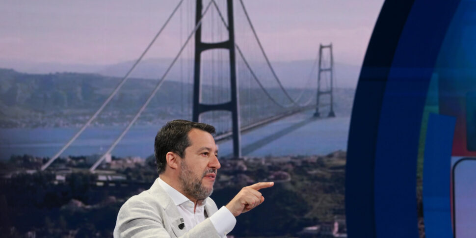 salvini ponte sullo stretto di messina giunte 45mila domande per partecipare ai lavori da Feedpress.me salvini ponte sullo stretto di messina giunte 45mila domande per partecipare ai lavori
