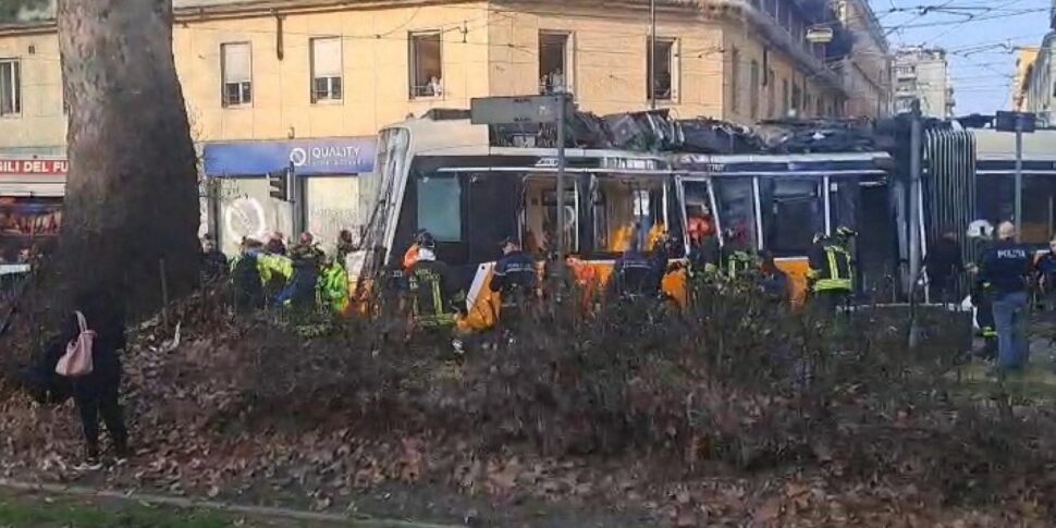 https://assets.gazzettadelsud.it/2026/02/tram-milano-ok-970x485.jpg