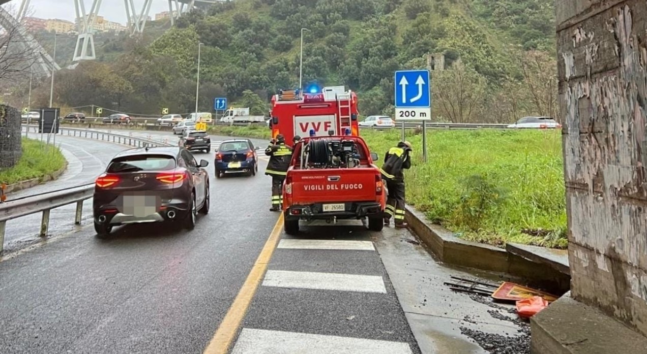 Maltempo in Calabria: piogge diffuse su tutta la regione, criticità a Catanzaro e Cosenza. Chiusa la SS 106 ad Amendolara
