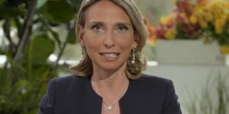 L’89% degli adolescenti dorme con il cellulare, a rischio sonno, memoria e rendimento scolastico: dalla Società di Pediatria l’allarme e i “rimedi”