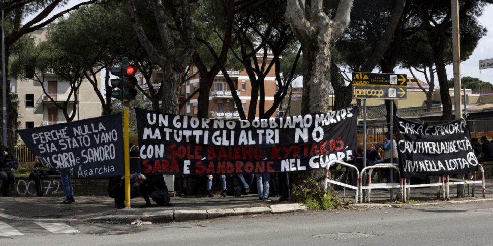 https://assets.gazzettadelsud.it/2026/03/Manifestazione-anarchica-a-Roma-91-fermi-preventivi-970x485.jpg