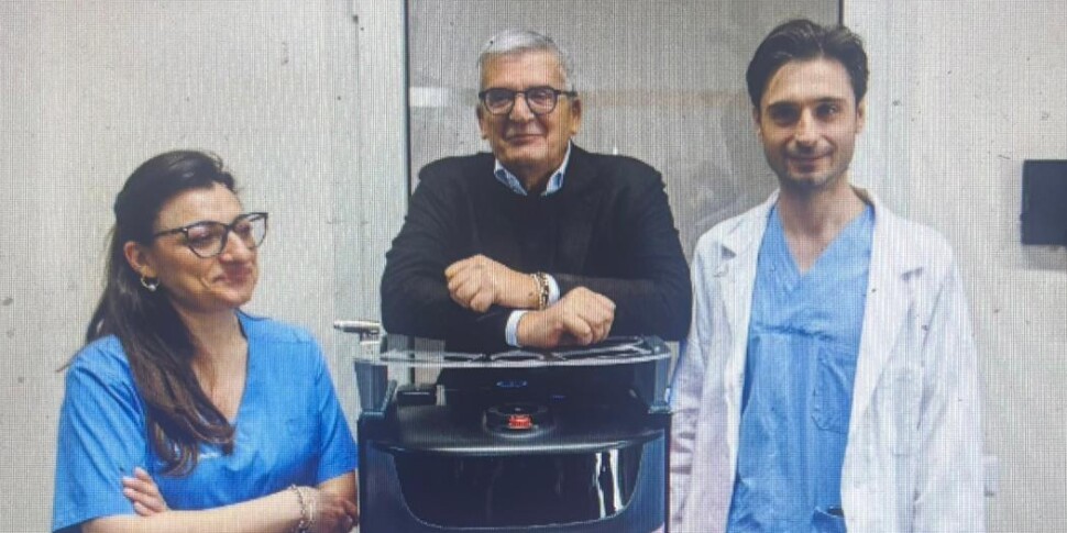 Cosenza、救急部門で稼働する衛生専用ロボット 3 台