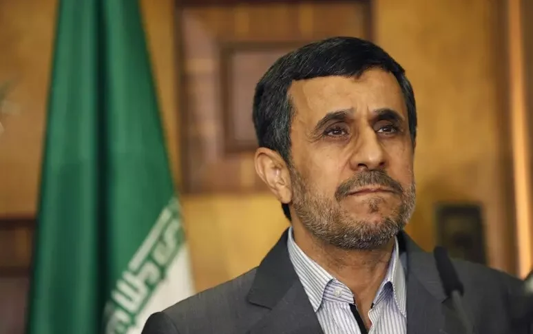 https://assets.gazzettadelsud.it/2026/03/ahmadinejad-774x485.webp