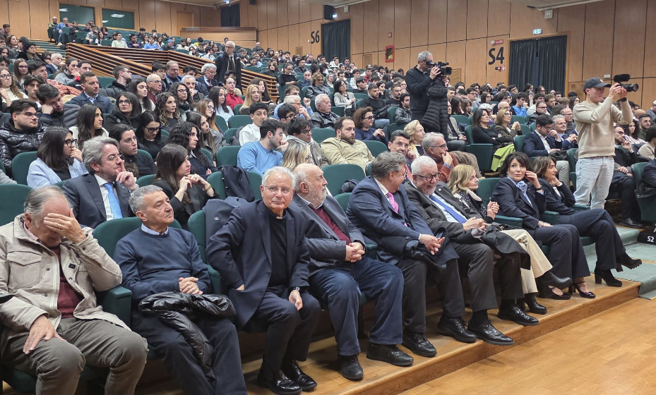 Cottarelli in cattedra all’UniCal: «Parola d’ordine competitività»