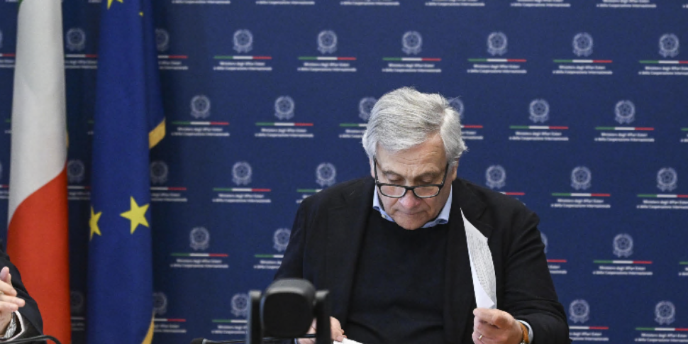 La guerra e la crisi, Tajani: “Stretto di Hormuz quasi chiuso, rischi per l’economia mondiale. Rimpatriati 20mila italiani”