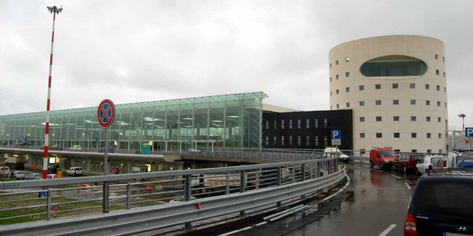 https://assets.gazzettadelsud.it/2026/04/Aeroporto-Catania-970x485.jpg