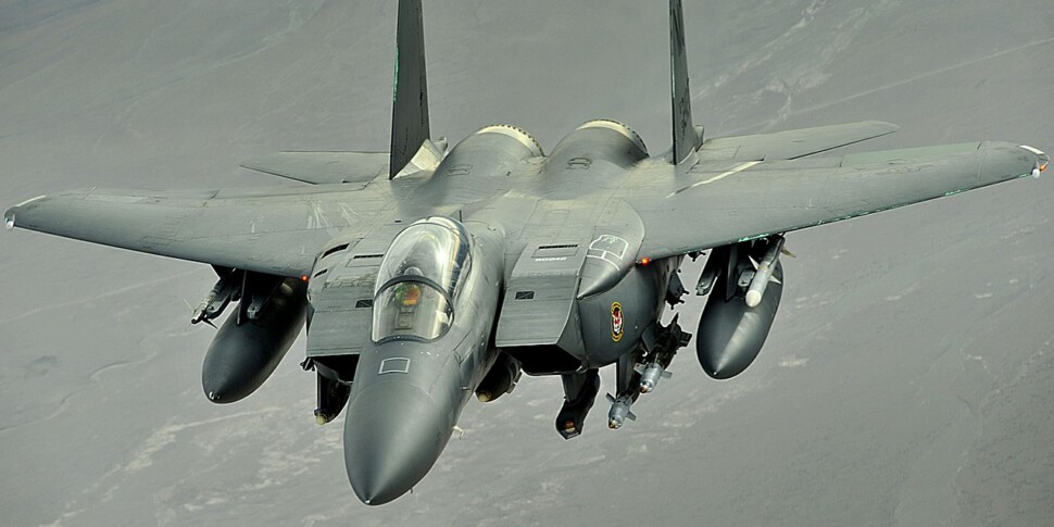 https://assets.gazzettadelsud.it/2026/04/Caccia-americano-F-15E-Strike-Eagle-970x485-1775221786.jpg