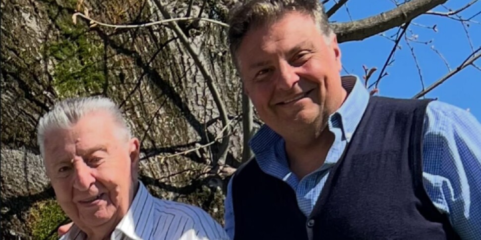 https://assets.gazzettadelsud.it/2026/04/Claudio-Lauretta-con-il-padre-970x485-1775655019.jpg