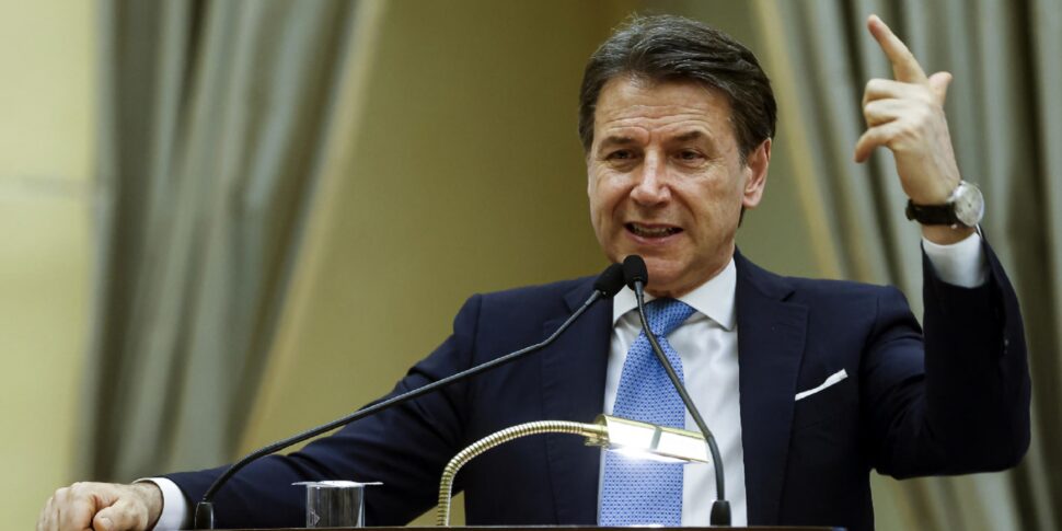 https://assets.gazzettadelsud.it/2026/04/Giuseppe-Conte-970x485.jpg